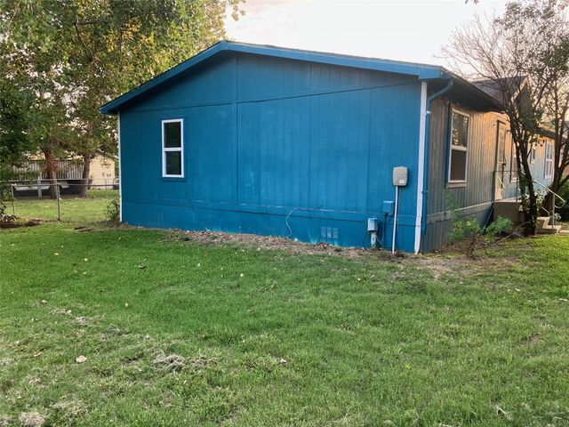 402 College Street, Lone Oak, TX 75453