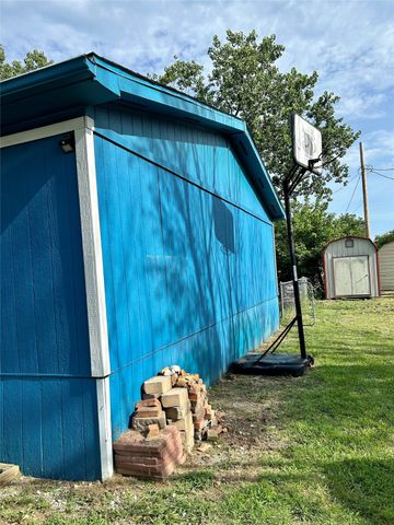 402 College Street, Lone Oak, TX 75453