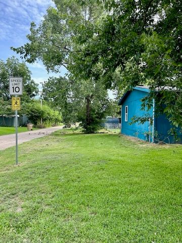 402 College Street, Lone Oak, TX 75453