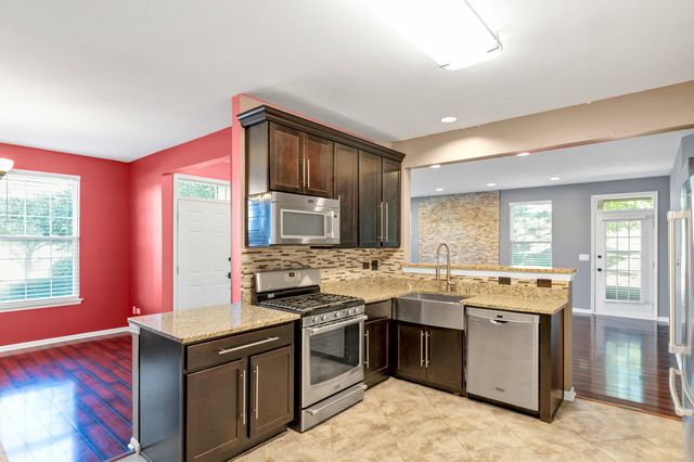 1949 Blackberry Lane 1949, Hoffman Estates, IL 60169