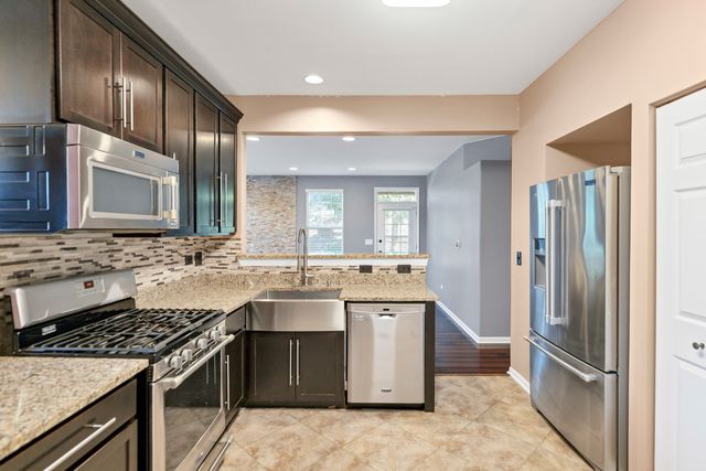 1949 Blackberry Lane 1949, Hoffman Estates, IL 60169