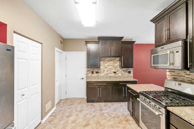 1949 Blackberry Lane 1949, Hoffman Estates, IL 60169