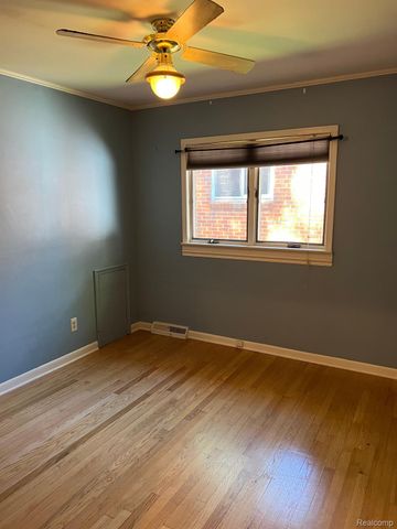 424 W LA SALLE Avenue, Royal Oak, MI 48073