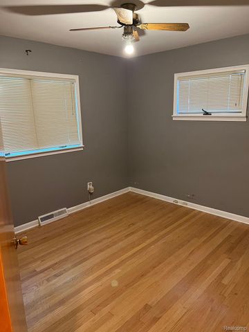 424 W LA SALLE Avenue, Royal Oak, MI 48073