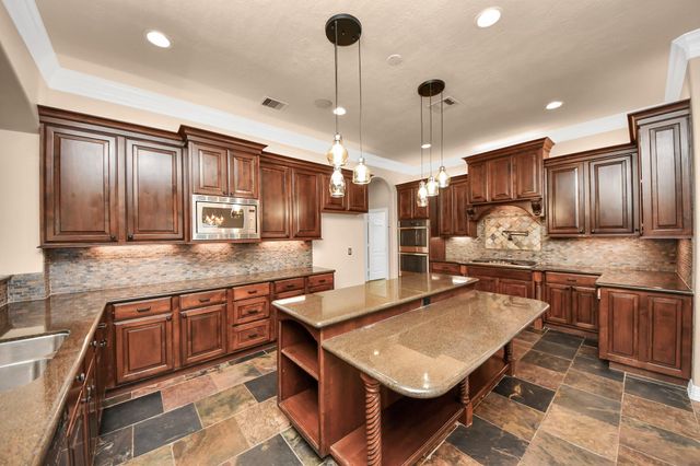 3511 River Bend Drive, Rosenberg, TX 77471