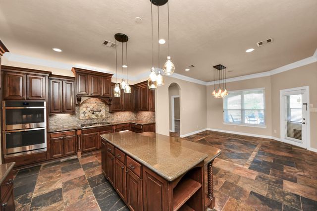 3511 River Bend Drive, Rosenberg, TX 77471