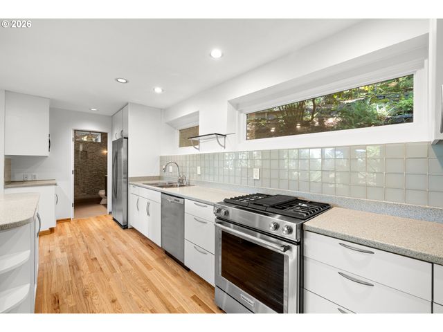 2339 Nw ASPEN Ave, Portland, OR 97210