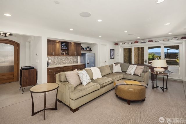 2409 Evergreen Point Road, Medina, WA 98039