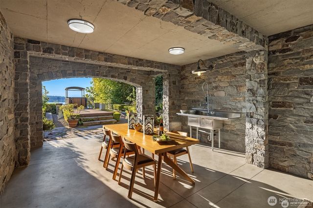 2409 Evergreen Point Road, Medina, WA 98039