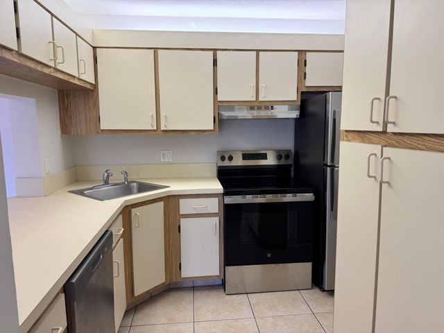 1107 Green Pine Boulevard B1, West Palm Beach, FL 33409