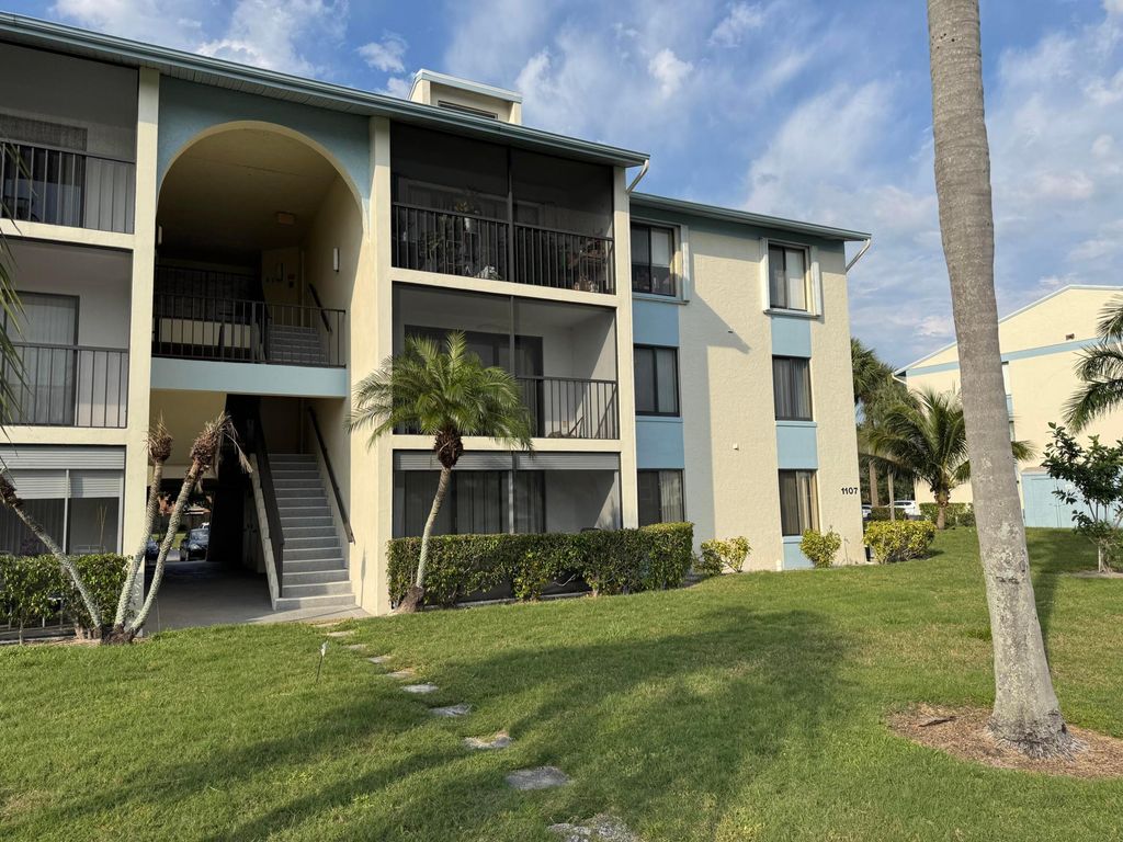 1107 Green Pine Boulevard B1, West Palm Beach, FL 33409