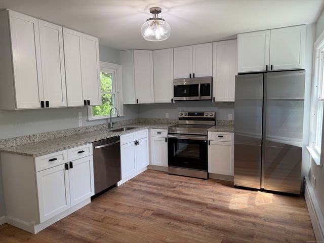 12 Oakwood Avenue, Stonington, CT 06379