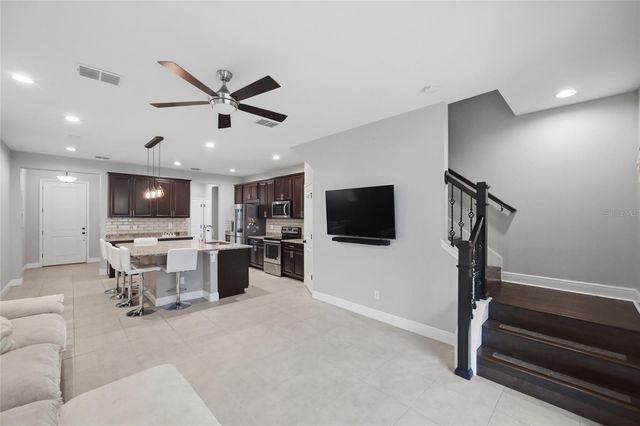2013 SUNSET WIND LOOP, Oldsmar, FL 34677