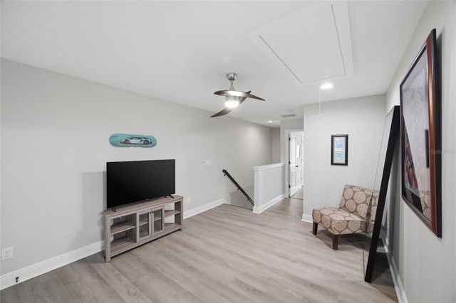 2013 SUNSET WIND LOOP, Oldsmar, FL 34677