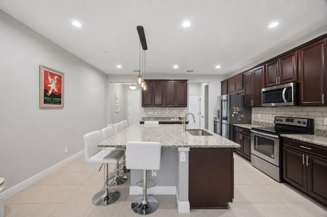 2013 SUNSET WIND LOOP, Oldsmar, FL 34677