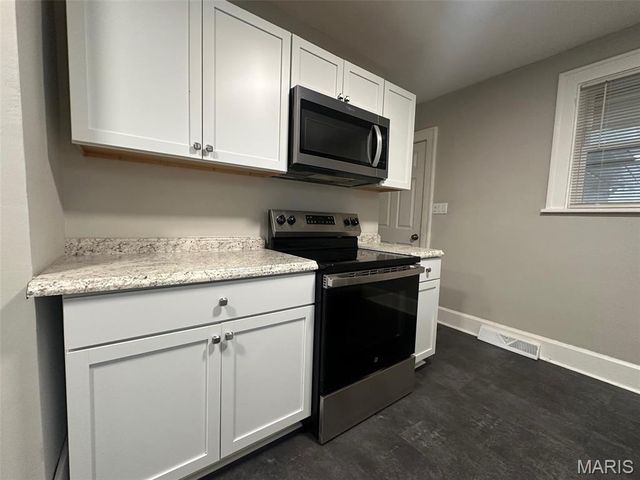 503 Leslie Avenue, Wood River, IL 62095
