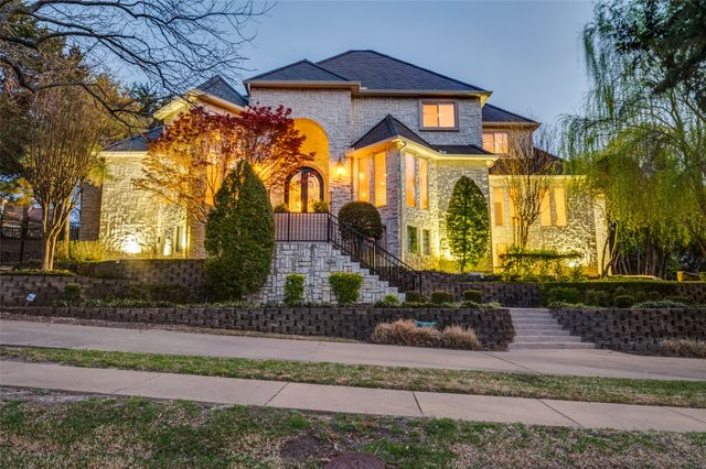 1256 Regents Park Court, Desoto, TX 75115