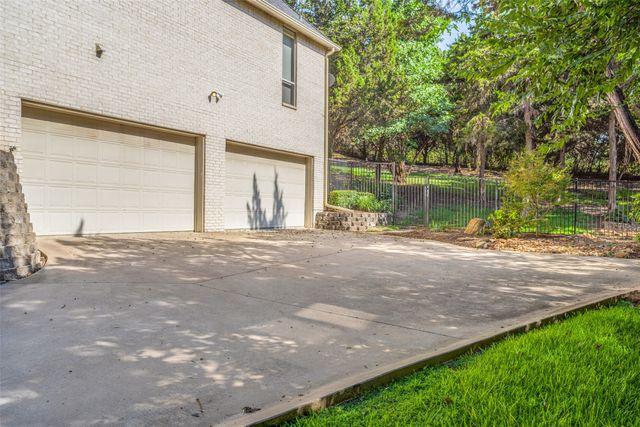 1256 Regents Park Court, Desoto, TX 75115