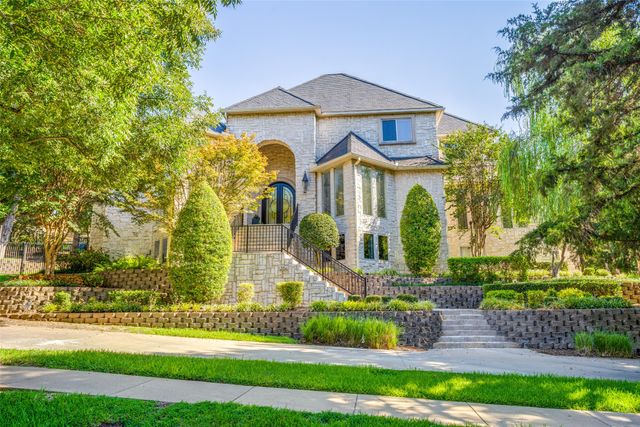 1256 Regents Park Court, Desoto, TX 75115