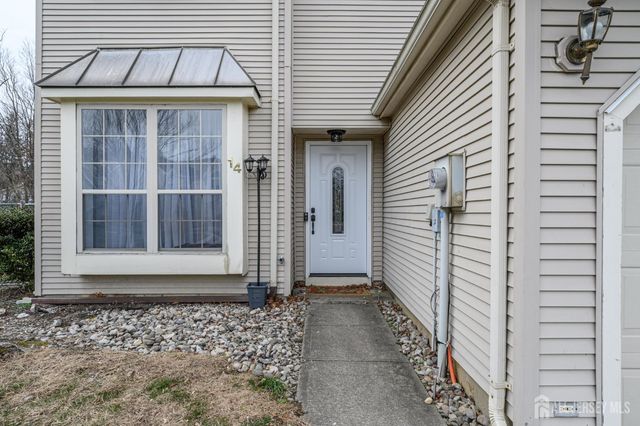 14 Ravenwood Court, Freehold, NJ 07728