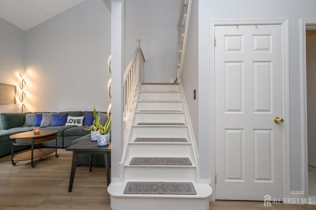 14 Ravenwood Court, Freehold, NJ 07728