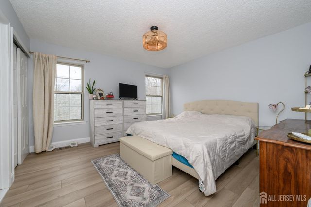 14 Ravenwood Court, Freehold, NJ 07728