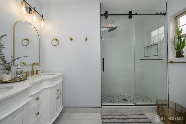 14 Ravenwood Court, Freehold, NJ 07728