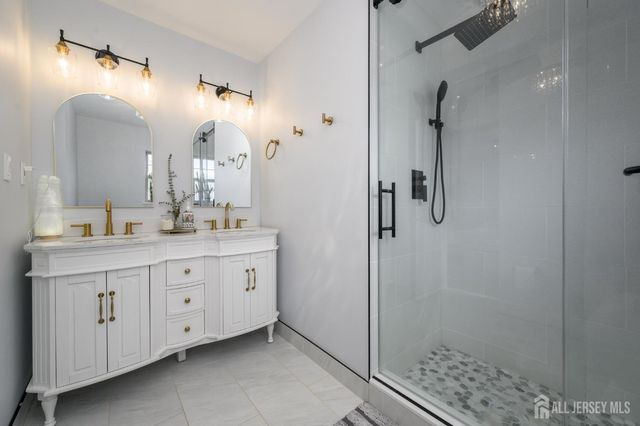 14 Ravenwood Court, Freehold, NJ 07728