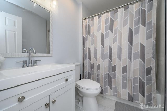 14 Ravenwood Court, Freehold, NJ 07728