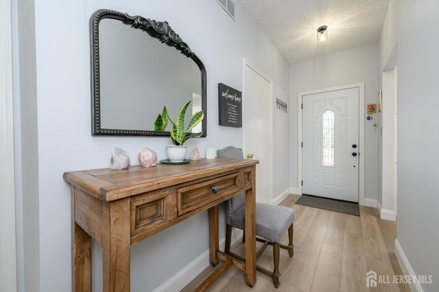 14 Ravenwood Court, Freehold, NJ 07728