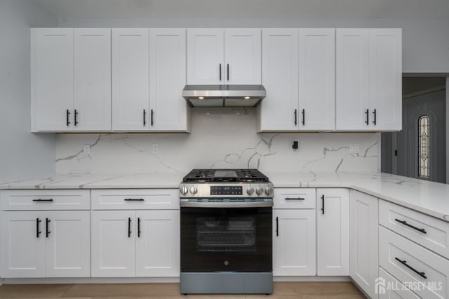 14 Ravenwood Court, Freehold, NJ 07728