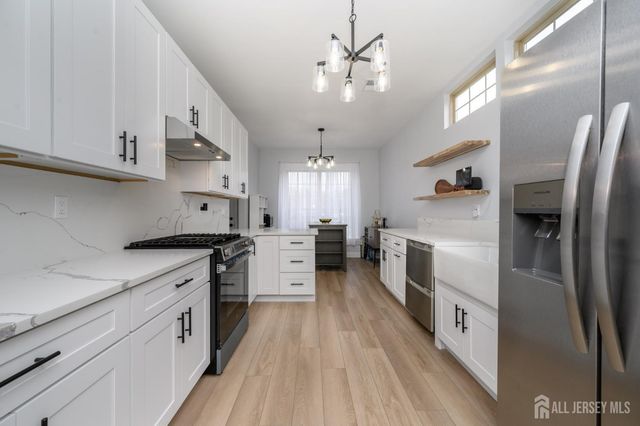 14 Ravenwood Court, Freehold, NJ 07728