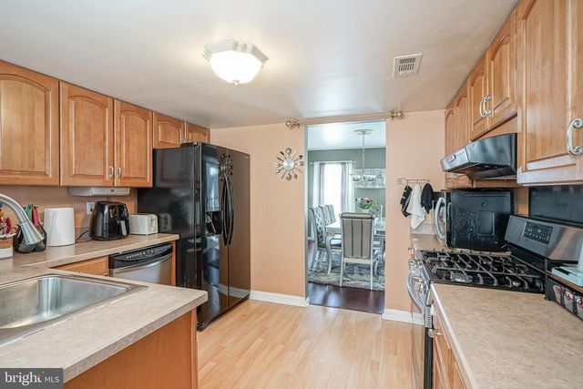 20 CORTLAND LN, Sewell, NJ 08080