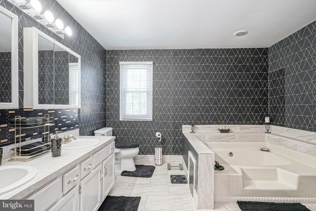 20 CORTLAND LN, Sewell, NJ 08080