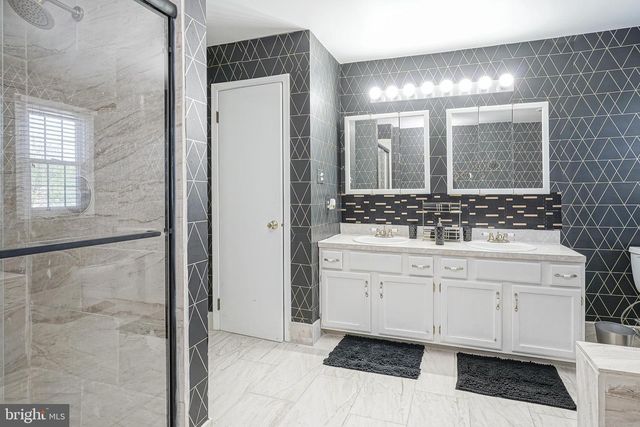 20 CORTLAND LN, Sewell, NJ 08080