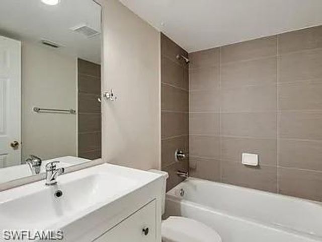 109 Wading Bird CIR # V102, Naples, FL 34110