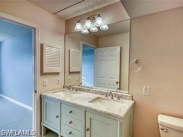 109 Wading Bird CIR # V102, Naples, FL 34110