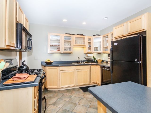 62 Granville Rd 1, Cambridge, MA 02138