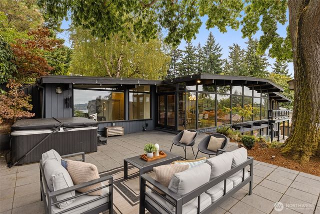 3515 72nd Avenue SE, Mercer Island, WA 98040