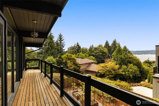 3515 72nd Avenue SE, Mercer Island, WA 98040