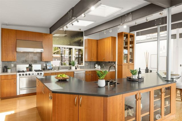 3515 72nd Avenue SE, Mercer Island, WA 98040