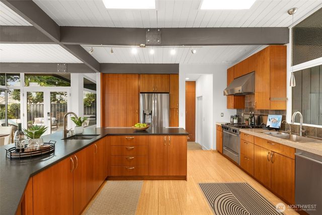 3515 72nd Avenue SE, Mercer Island, WA 98040