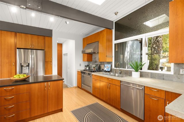 3515 72nd Avenue SE, Mercer Island, WA 98040