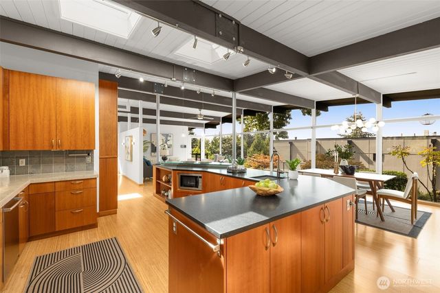 3515 72nd Avenue SE, Mercer Island, WA 98040
