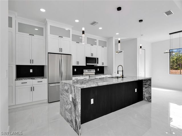 808 Willard AVE, Lehigh Acres, FL 33972