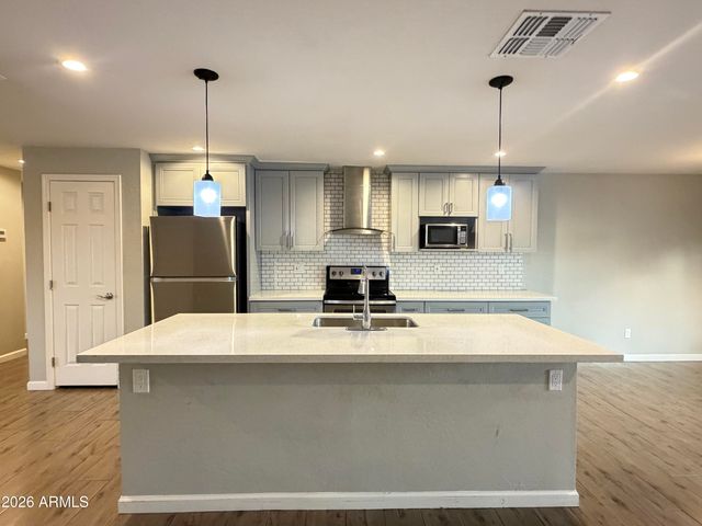 3431 E ACOMA Drive, Phoenix, AZ 85032