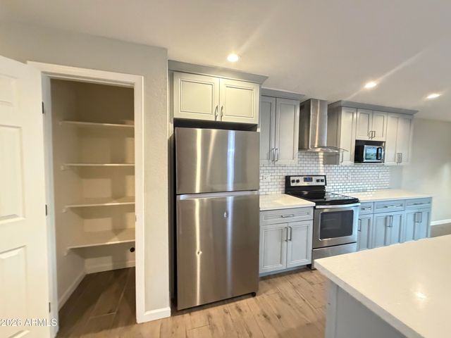 3431 E ACOMA Drive, Phoenix, AZ 85032