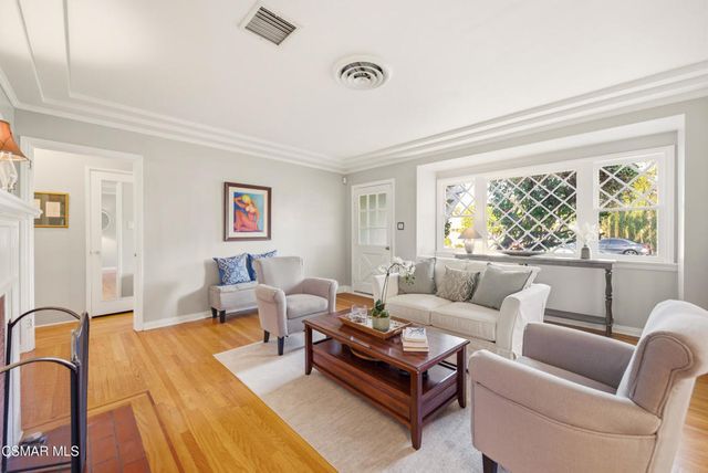 5415 Carpenter Avenue, Valley Village, CA 91607