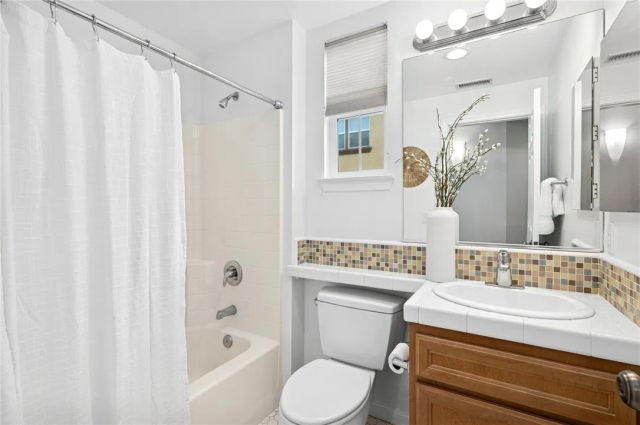 108 Jadestone, Irvine, CA 92603