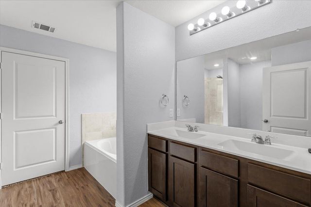 105 Guardian Angel CT, Jarrell, TX 76537